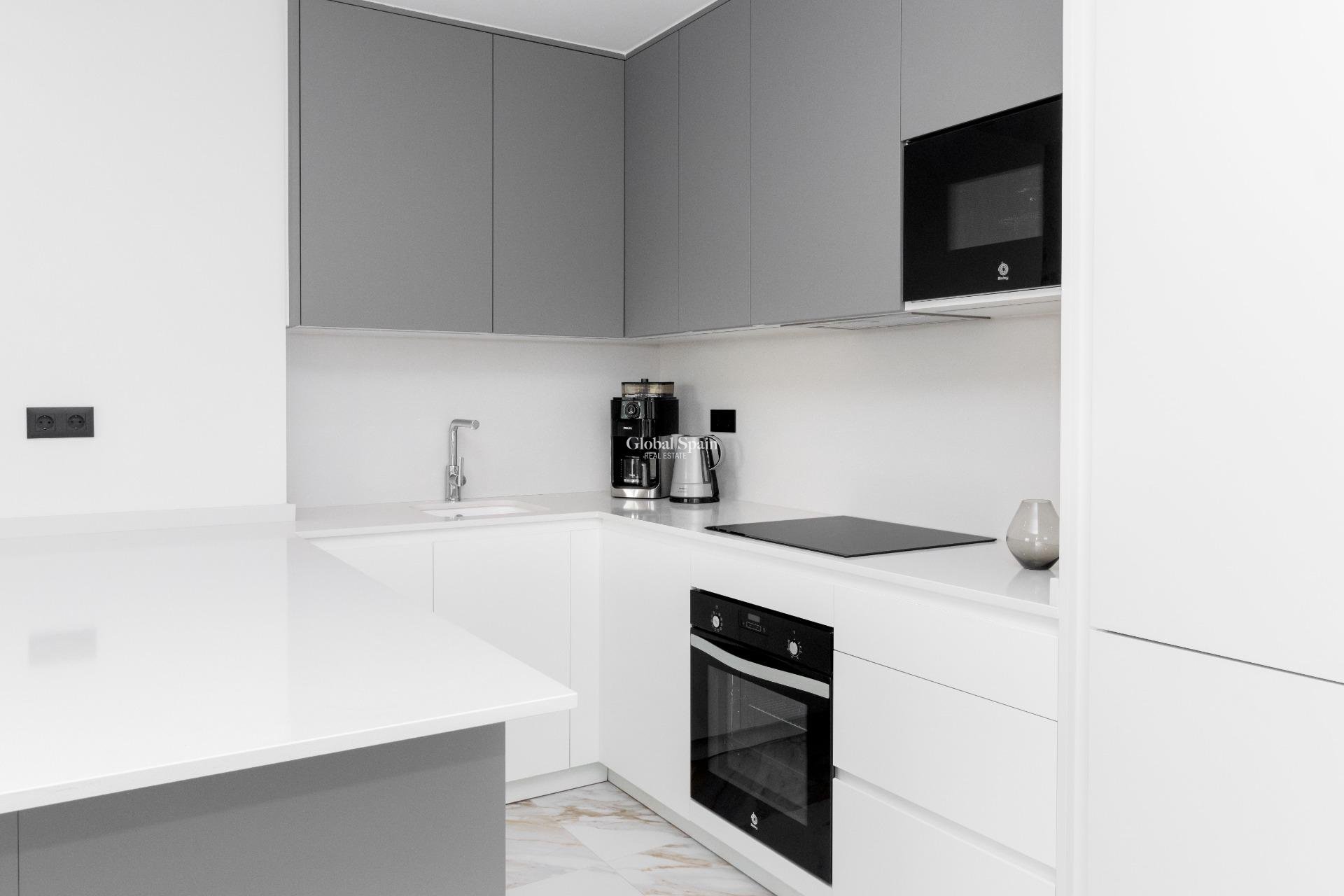 Wederverkoop - PENTHOUSE -
GUARDAMAR DEL SEGURA