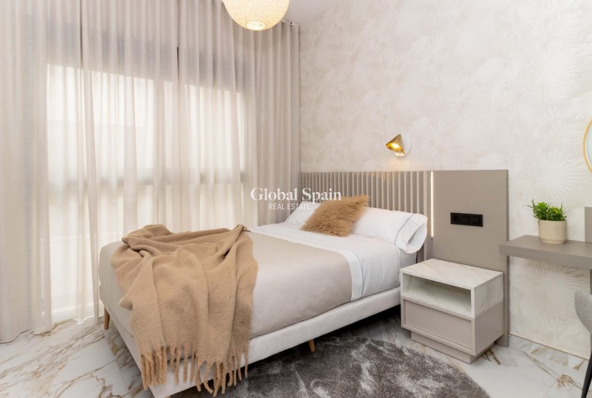 Wederverkoop - PENTHOUSE -
GUARDAMAR DEL SEGURA