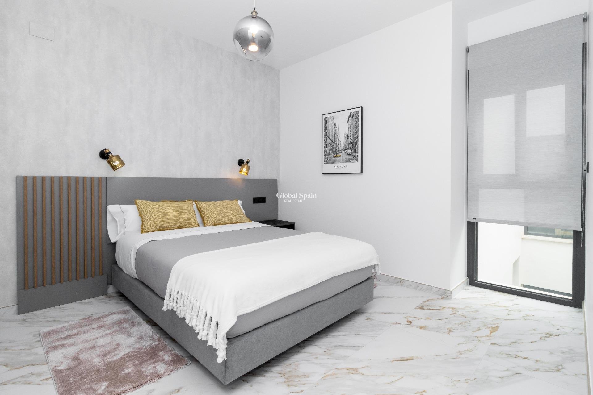 Wederverkoop - PENTHOUSE -
GUARDAMAR DEL SEGURA