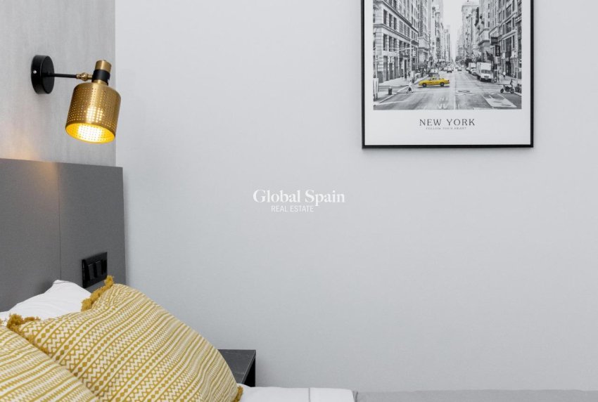 Wederverkoop - PENTHOUSE -
GUARDAMAR DEL SEGURA