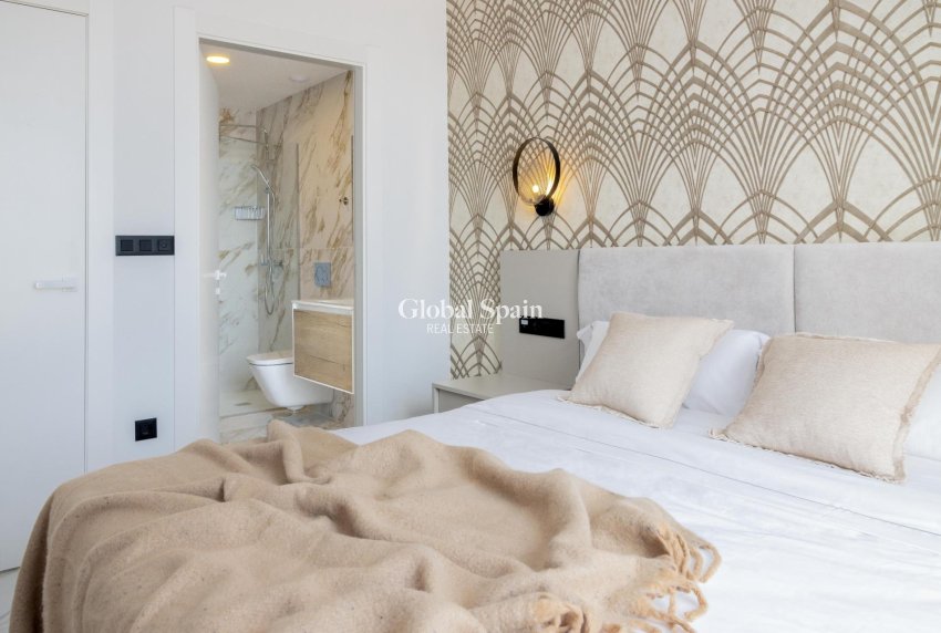 Wederverkoop - PENTHOUSE -
GUARDAMAR DEL SEGURA