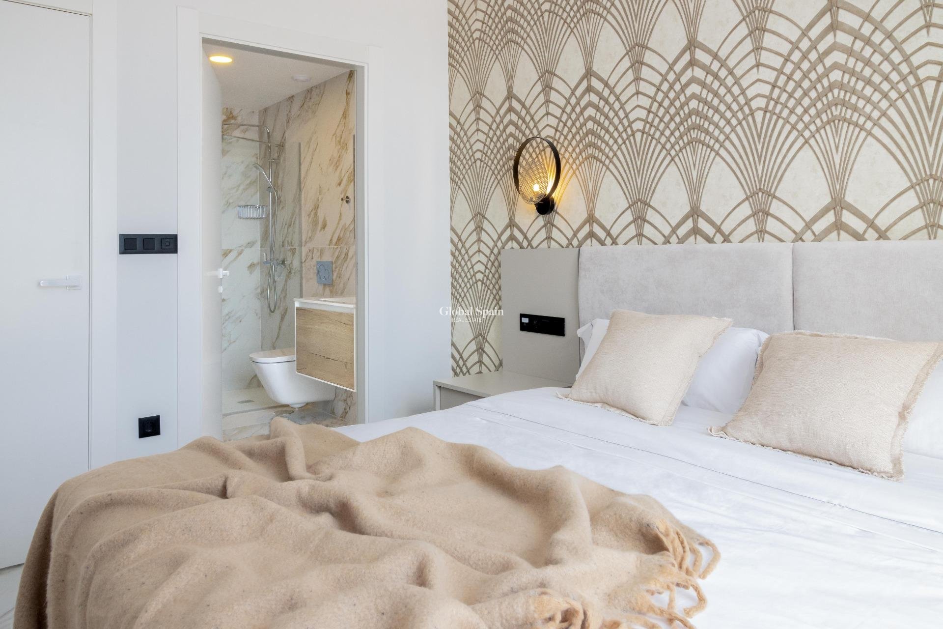 Wederverkoop - PENTHOUSE -
GUARDAMAR DEL SEGURA