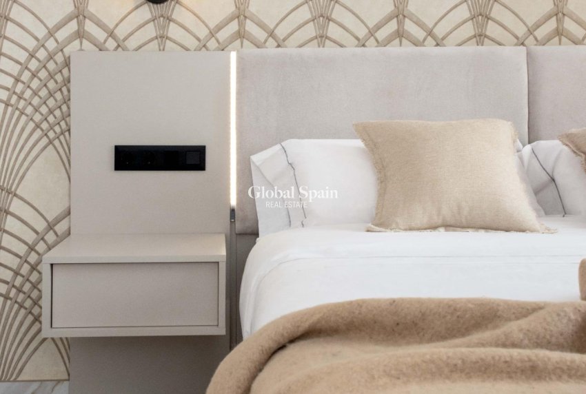 Wederverkoop - PENTHOUSE -
GUARDAMAR DEL SEGURA