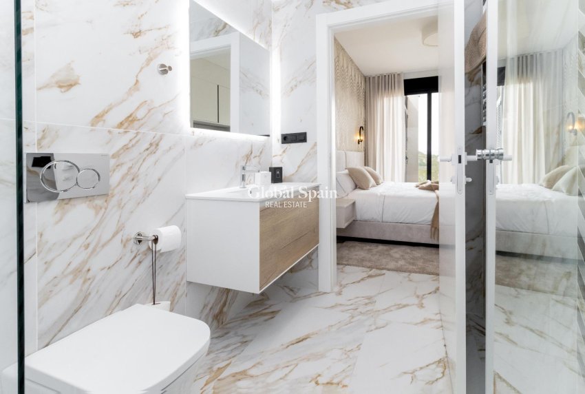 Wederverkoop - PENTHOUSE -
GUARDAMAR DEL SEGURA