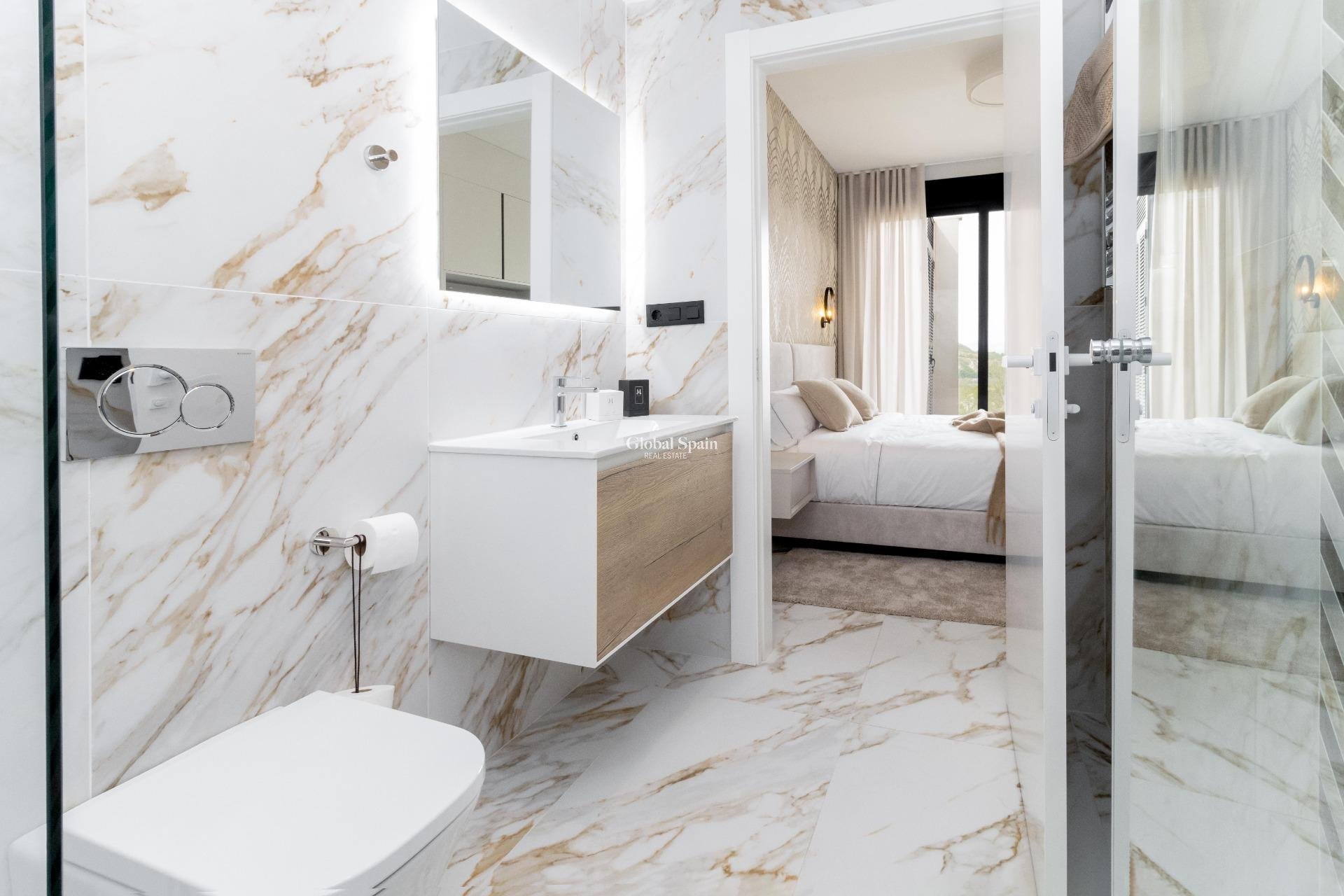 Wederverkoop - PENTHOUSE -
GUARDAMAR DEL SEGURA