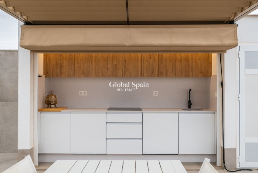 Wederverkoop - PENTHOUSE -
LO PAGÁN