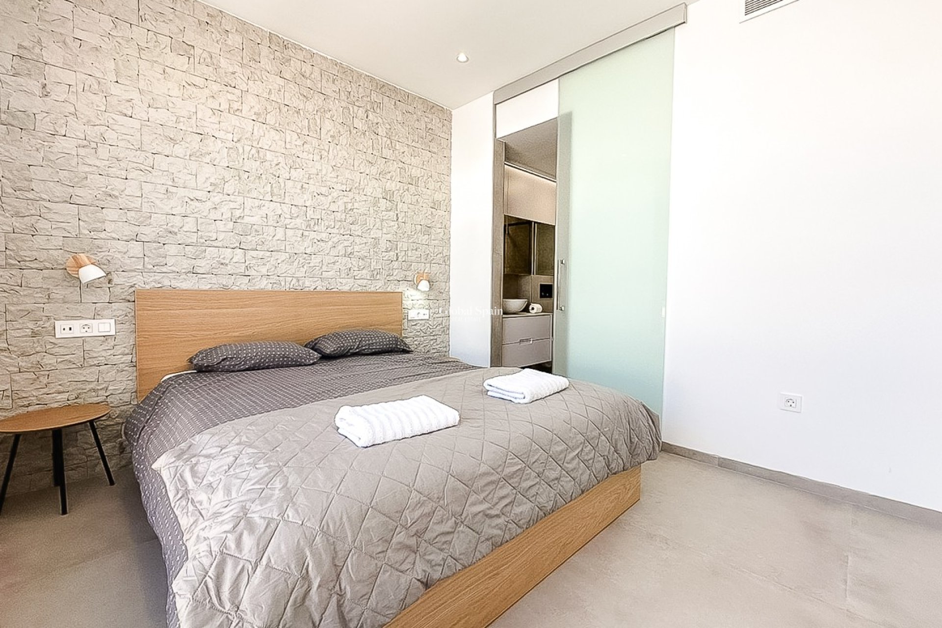 Wederverkoop - PENTHOUSE -
LO PAGÁN