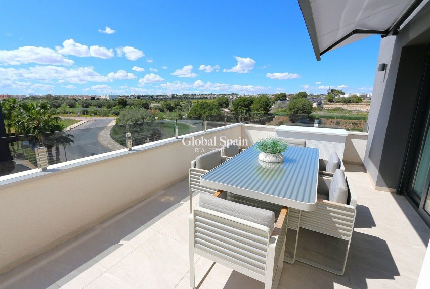 Wederverkoop - PENTHOUSE -
LOS BALCONES - LOS ALTOS