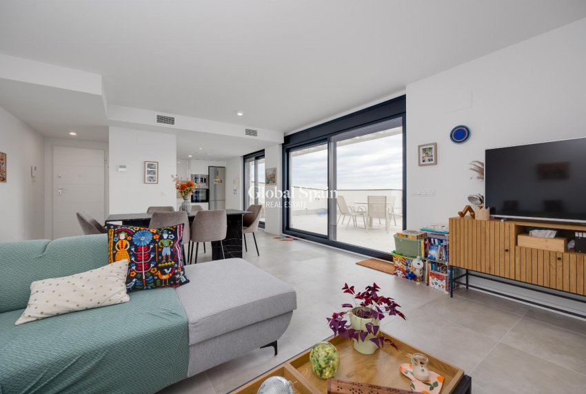 Wederverkoop - PENTHOUSE -
ORIHUELA COSTA - Costa Blanca