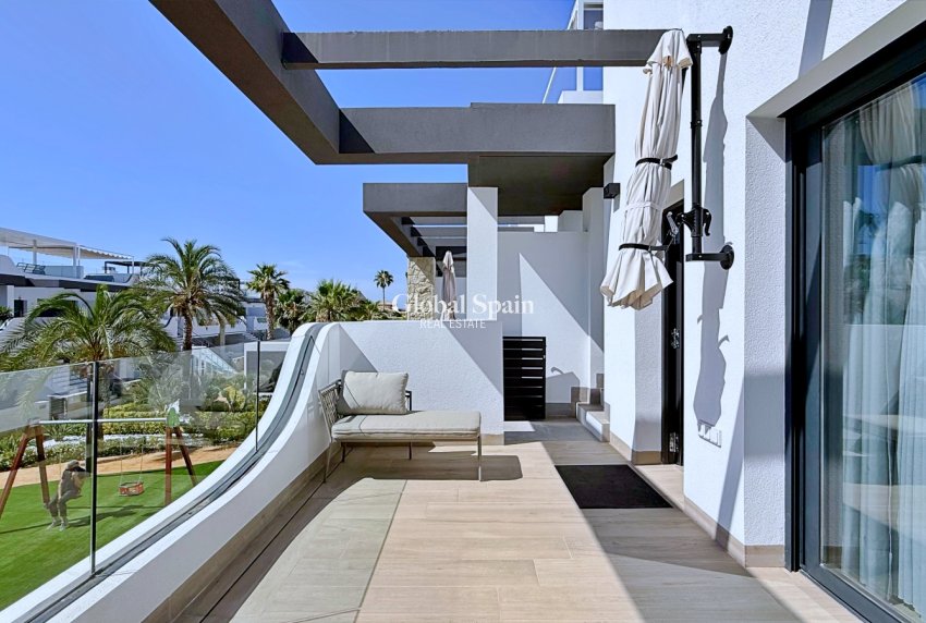 Wederverkoop - PENTHOUSE -
ORIHUELA COSTA - Costa Blanca
