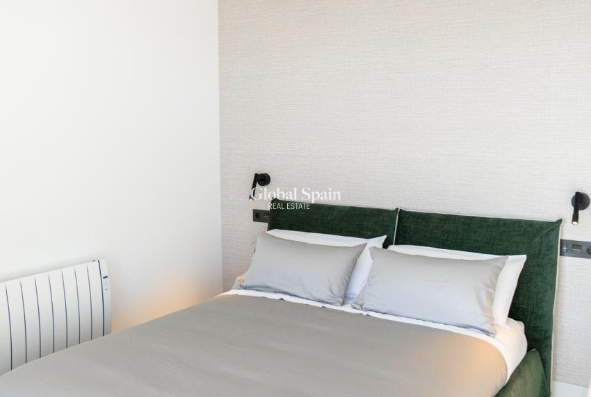 Wederverkoop - PENTHOUSE -
ORIHUELA COSTA - La Regia