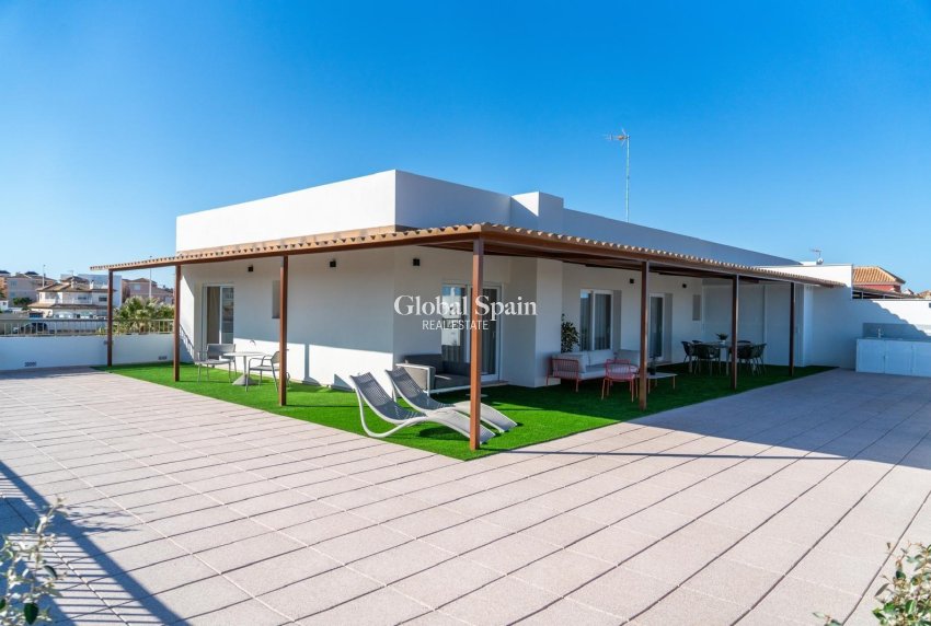 Wederverkoop - PENTHOUSE -
ORIHUELA COSTA - La Regia