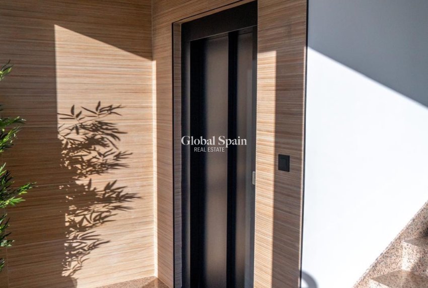 Wederverkoop - PENTHOUSE -
ORIHUELA COSTA - La Regia