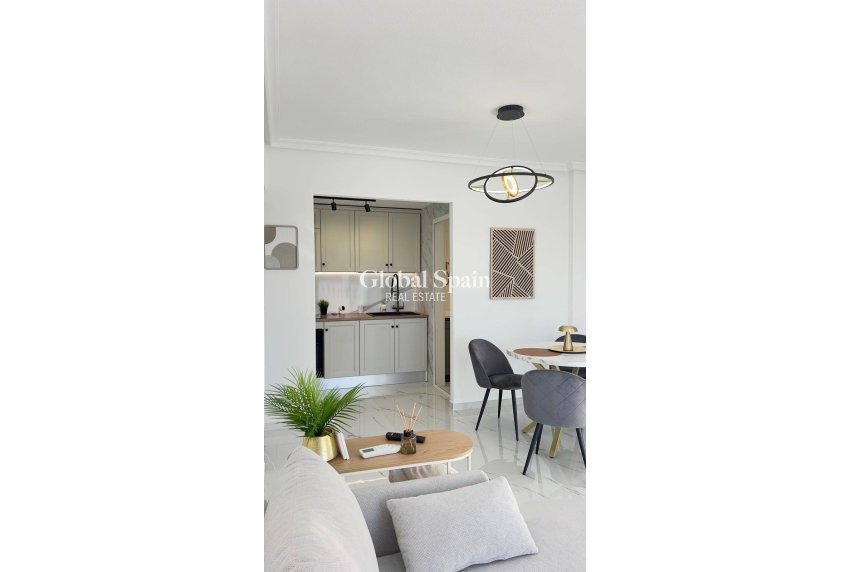 Wederverkoop - PENTHOUSE -
ORIHUELA COSTA - La Zenia