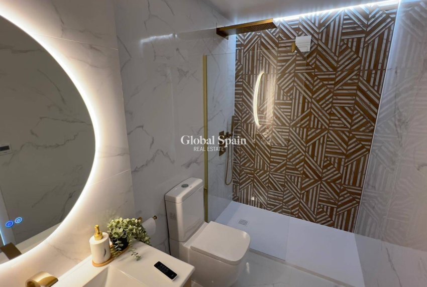 Wederverkoop - PENTHOUSE -
ORIHUELA COSTA - La Zenia