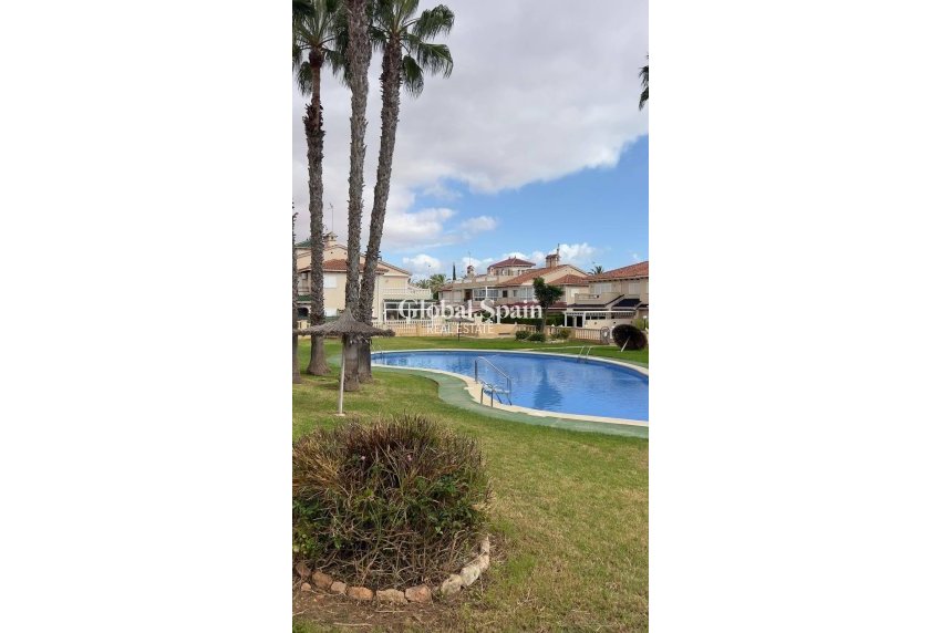 Wederverkoop - PENTHOUSE -
ORIHUELA COSTA - La Zenia