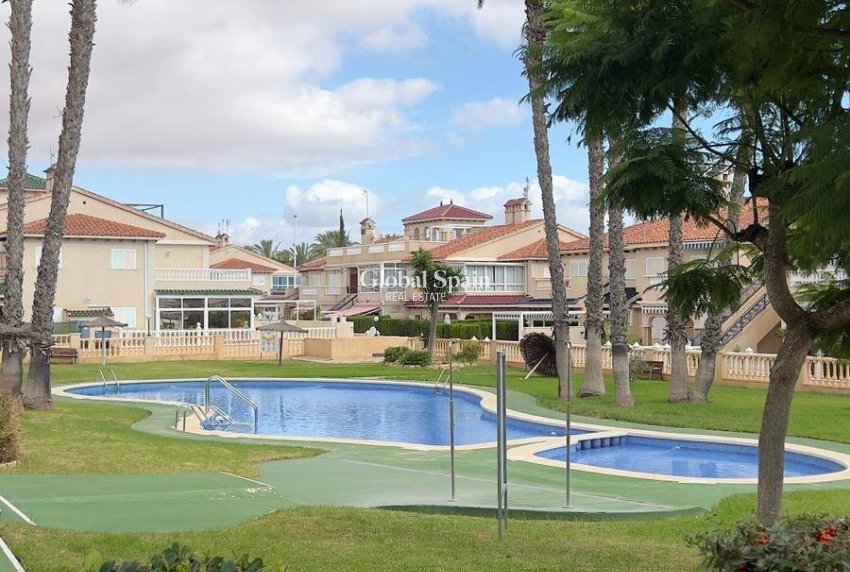 Wederverkoop - PENTHOUSE -
ORIHUELA COSTA - La Zenia