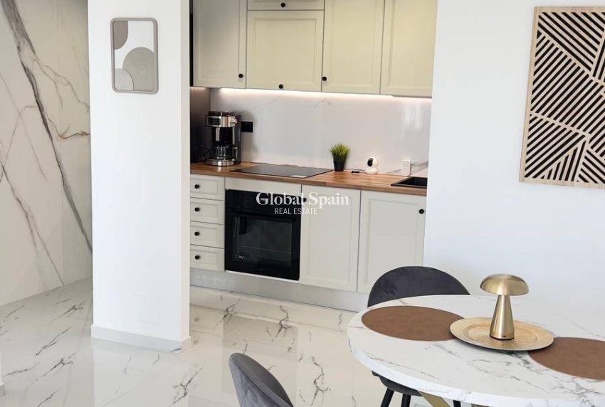 Wederverkoop - PENTHOUSE -
ORIHUELA COSTA - La Zenia