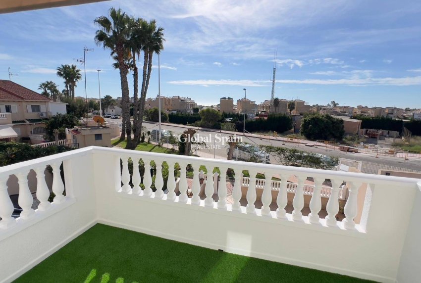 Wederverkoop - PENTHOUSE -
ORIHUELA COSTA - La Zenia