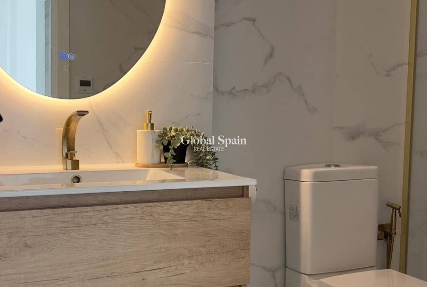 Wederverkoop - PENTHOUSE -
ORIHUELA COSTA - La Zenia