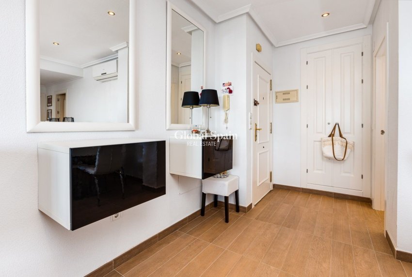 Wederverkoop - PENTHOUSE -
ORIHUELA COSTA - Lomas de Campoamor