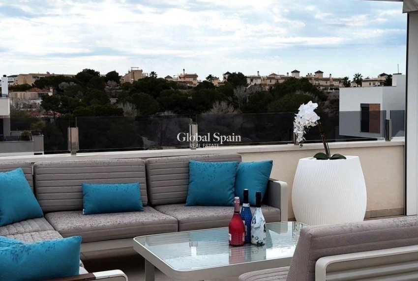 Wederverkoop - PENTHOUSE -
ORIHUELA COSTA - Los Almendros-la Florida