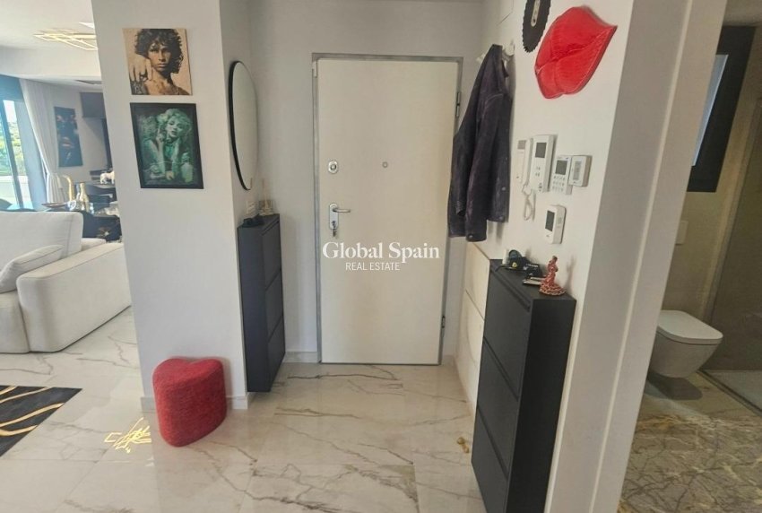 Wederverkoop - PENTHOUSE -
ORIHUELA COSTA - Los Almendros-la Florida