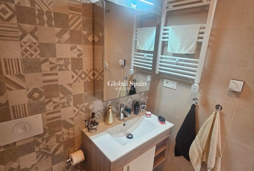 Wederverkoop - PENTHOUSE -
ORIHUELA COSTA - Los Almendros-la Florida