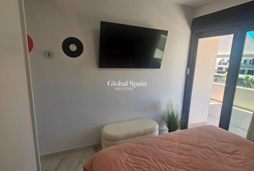 Wederverkoop - PENTHOUSE -
ORIHUELA COSTA - Los Almendros-la Florida