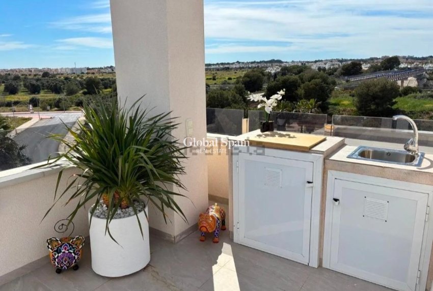 Wederverkoop - PENTHOUSE -
ORIHUELA COSTA - Los Almendros-la Florida