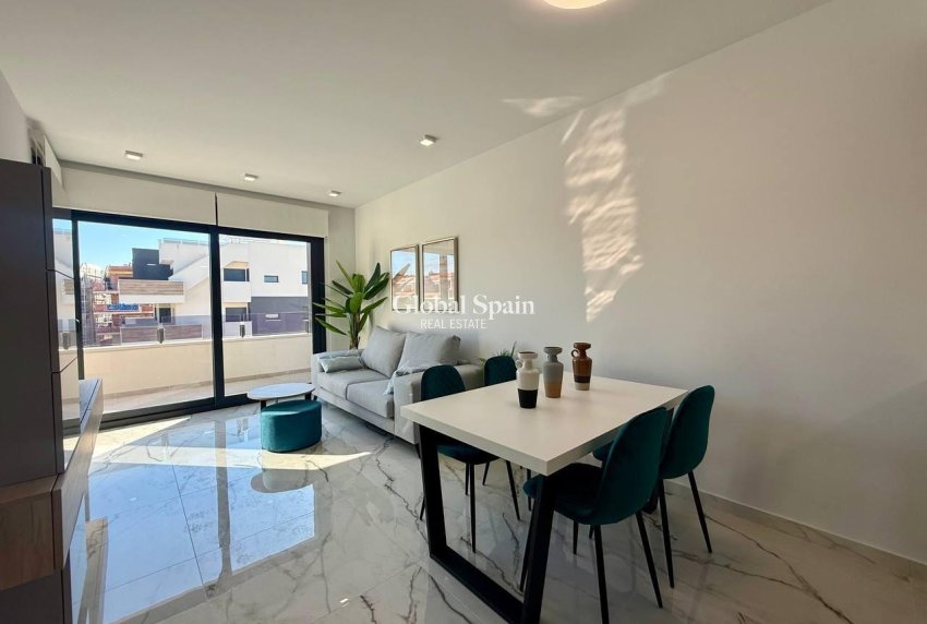 Wederverkoop - PENTHOUSE -
ORIHUELA COSTA - PAU 8