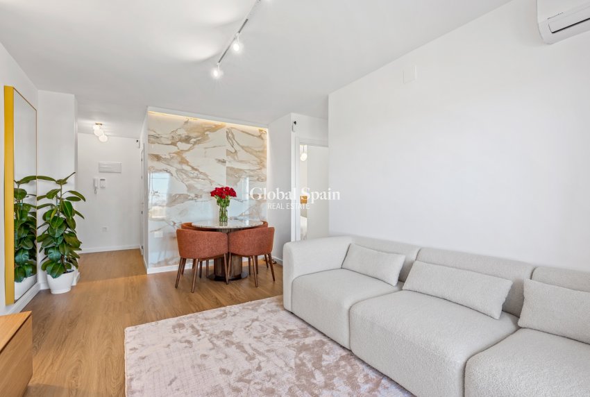 Wederverkoop - PENTHOUSE -
ORIHUELA COSTA - Punta Prima