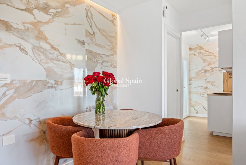 Wederverkoop - PENTHOUSE -
ORIHUELA COSTA - Punta Prima