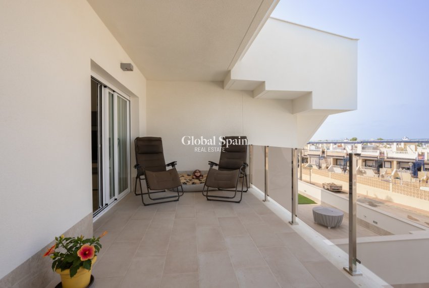 Wederverkoop - PENTHOUSE -
ORIHUELA COSTA - VILLAMARTÍN