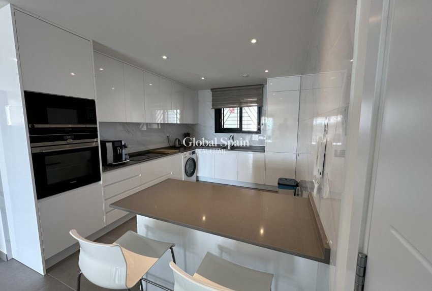 Wederverkoop - PENTHOUSE -
ORIHUELA COSTA - VILLAMARTÍN