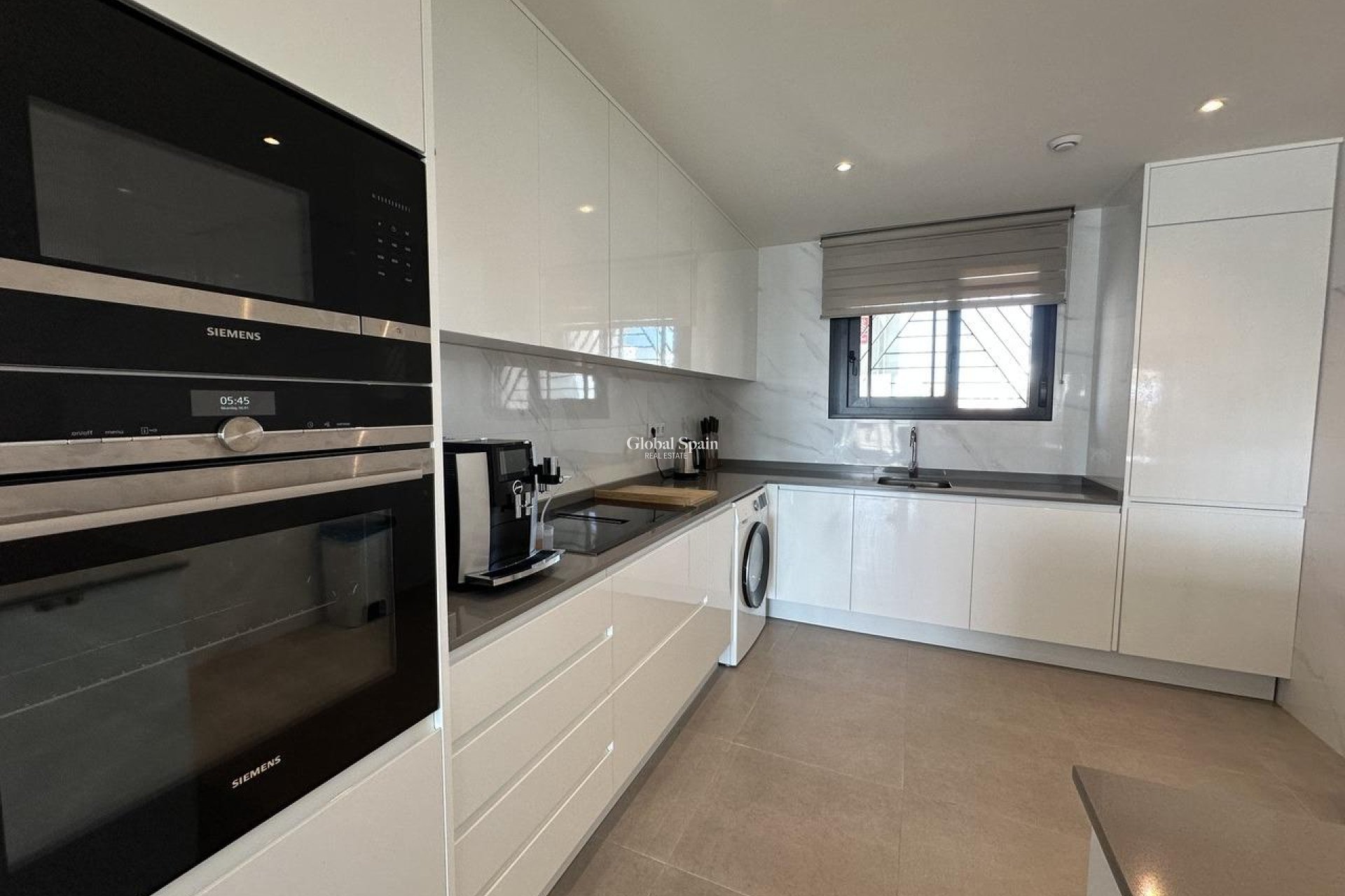 Wederverkoop - PENTHOUSE -
ORIHUELA COSTA - VILLAMARTÍN