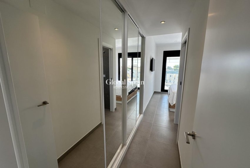 Wederverkoop - PENTHOUSE -
ORIHUELA COSTA - VILLAMARTÍN