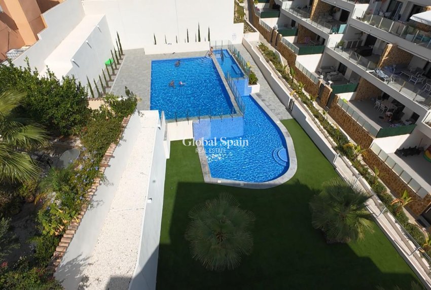 Wederverkoop - PENTHOUSE -
ORIHUELA COSTA - VILLAMARTÍN