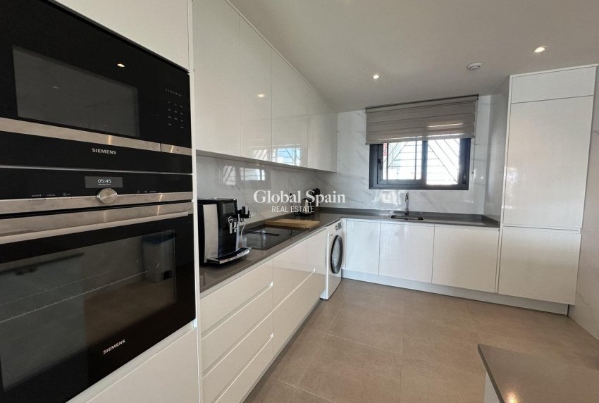 Wederverkoop - PENTHOUSE -
ORIHUELA COSTA - VILLAMARTÍN