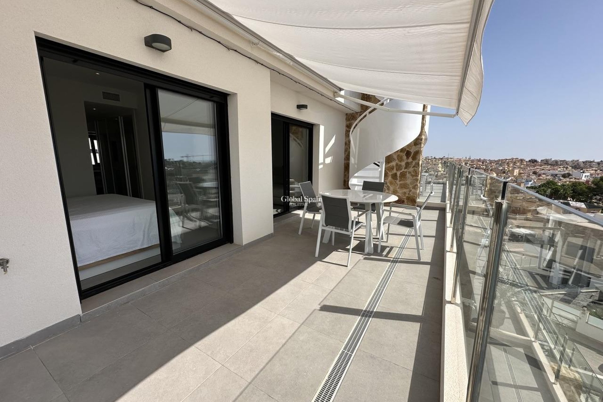 Wederverkoop - PENTHOUSE -
ORIHUELA COSTA - VILLAMARTÍN