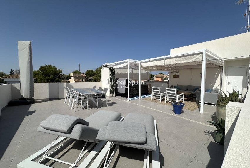 Wederverkoop - PENTHOUSE -
ORIHUELA COSTA - VILLAMARTÍN