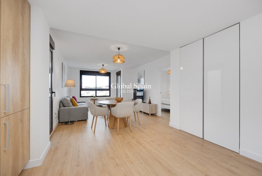Wederverkoop - PENTHOUSE -
ORIHUELA COSTA - VILLAMARTÍN