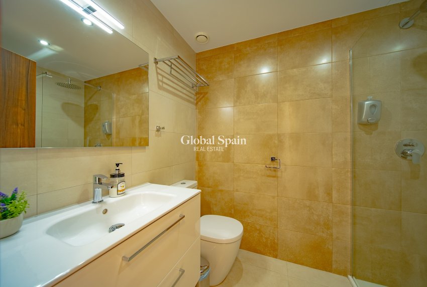 Wederverkoop - PENTHOUSE -
ORIHUELA COSTA - VILLAMARTÍN