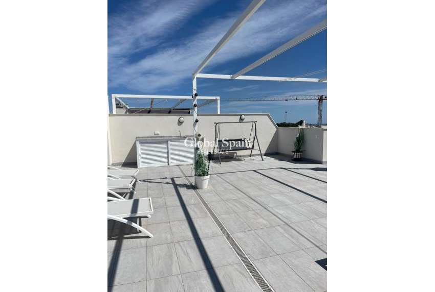 Wederverkoop - Penthouse -
ORIHUELA COSTA - VILLAMARTÍN