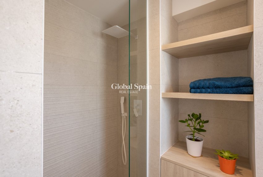 Wederverkoop - Penthouse -
ORIHUELA COSTA - VILLAMARTÍN