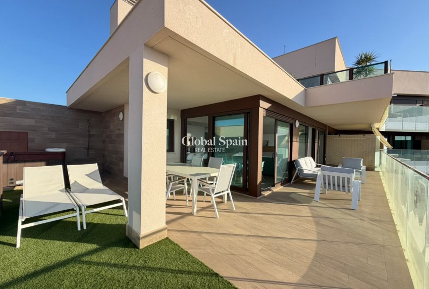 Wederverkoop - PENTHOUSE -
PLAYA HONDA - Costa Calida
