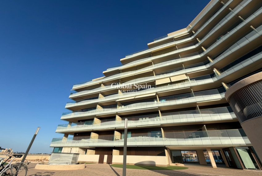 Wederverkoop - PENTHOUSE -
PLAYA HONDA - Costa Calida