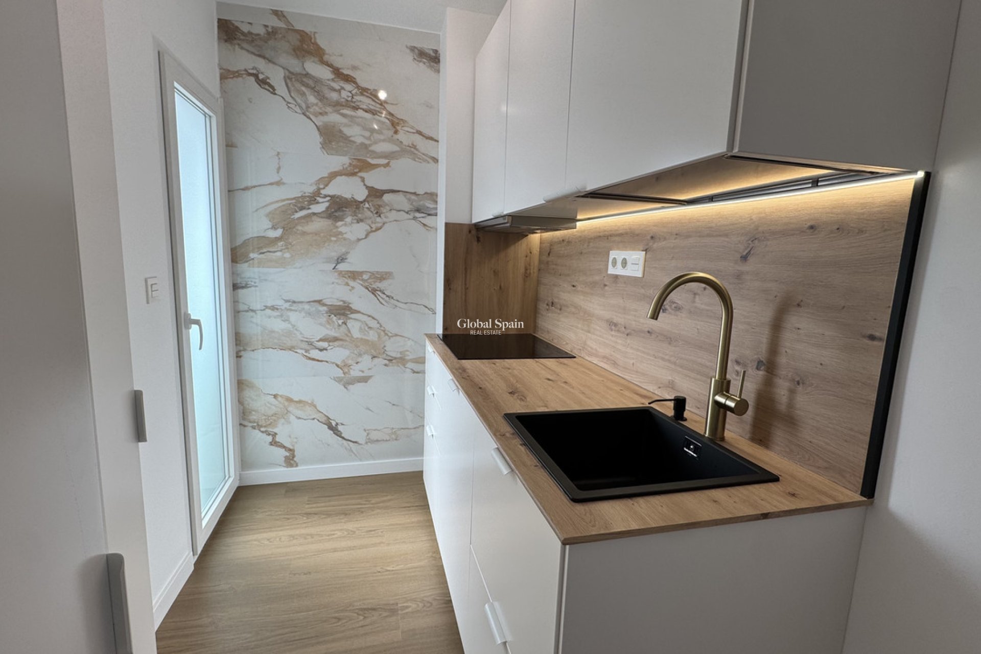 Wederverkoop - PENTHOUSE -
PUNTA PRIMA - Costa Blanca