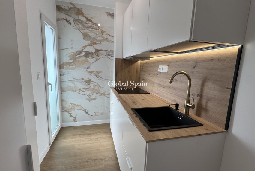 Wederverkoop - PENTHOUSE -
PUNTA PRIMA - Costa Blanca