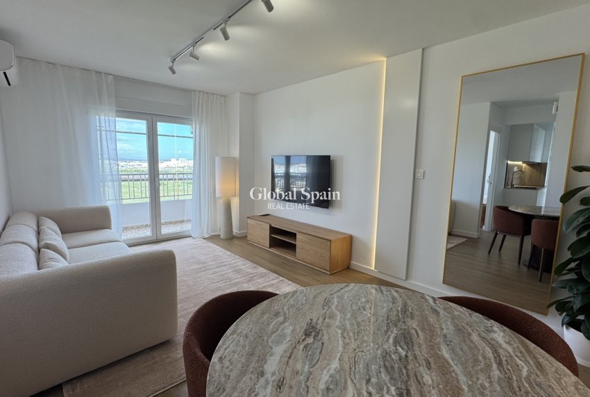 Wederverkoop - PENTHOUSE -
PUNTA PRIMA - Costa Blanca